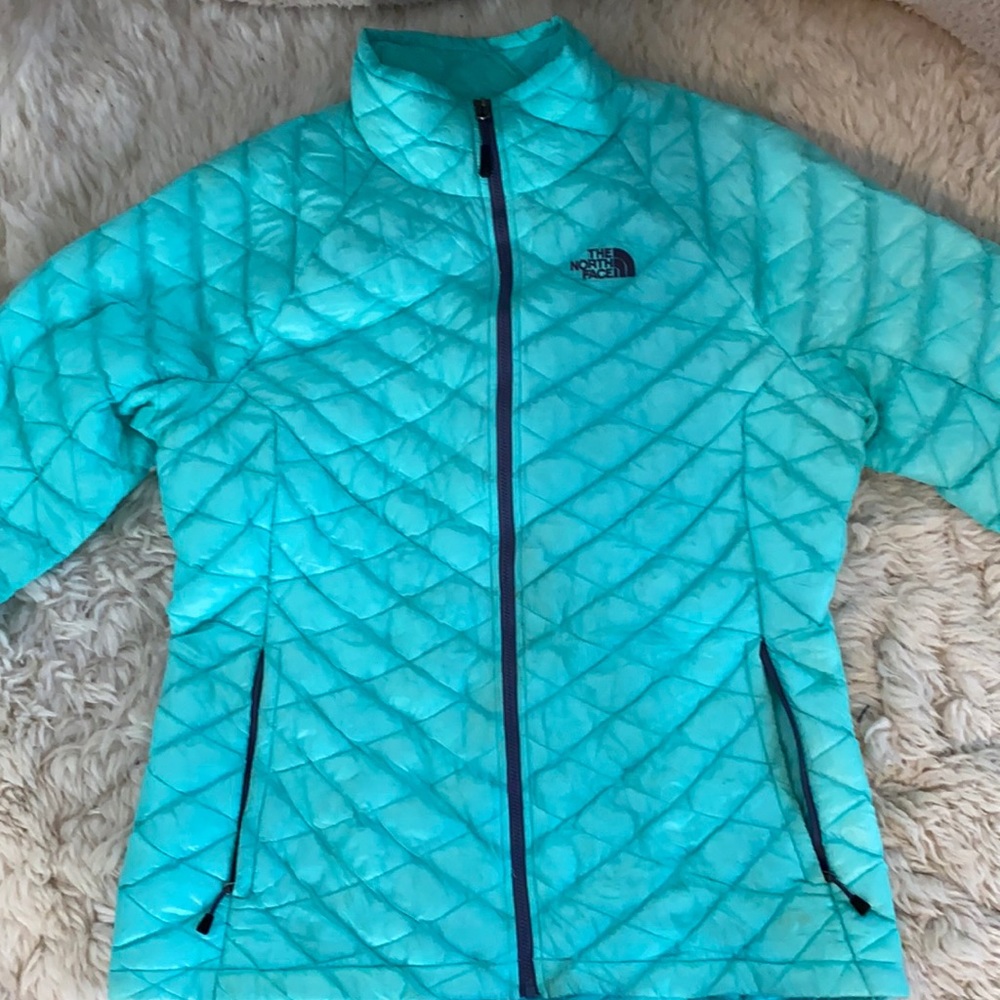 Women’s North Face puffer jacket size large